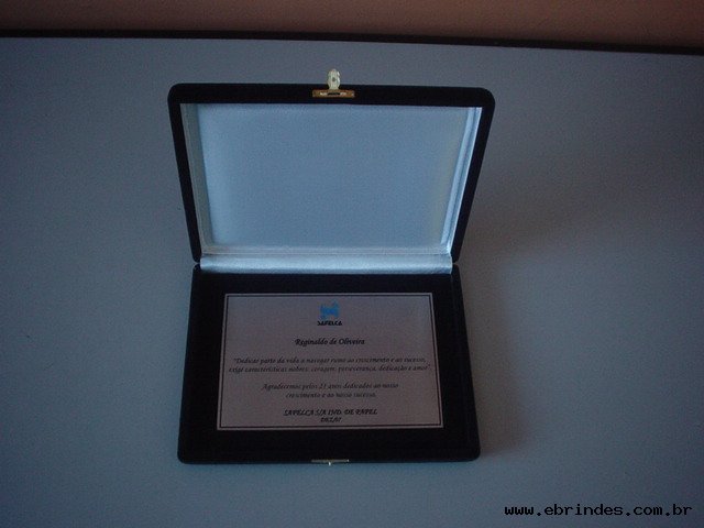 Placa de homenagem