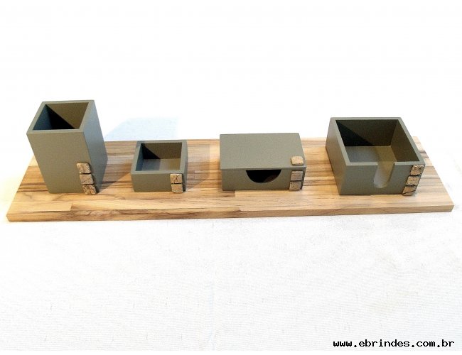 Organizador de mesa 4 x 1 com base em madeira