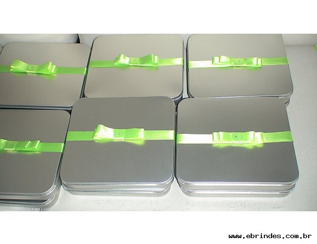 Latas retangulares para convite